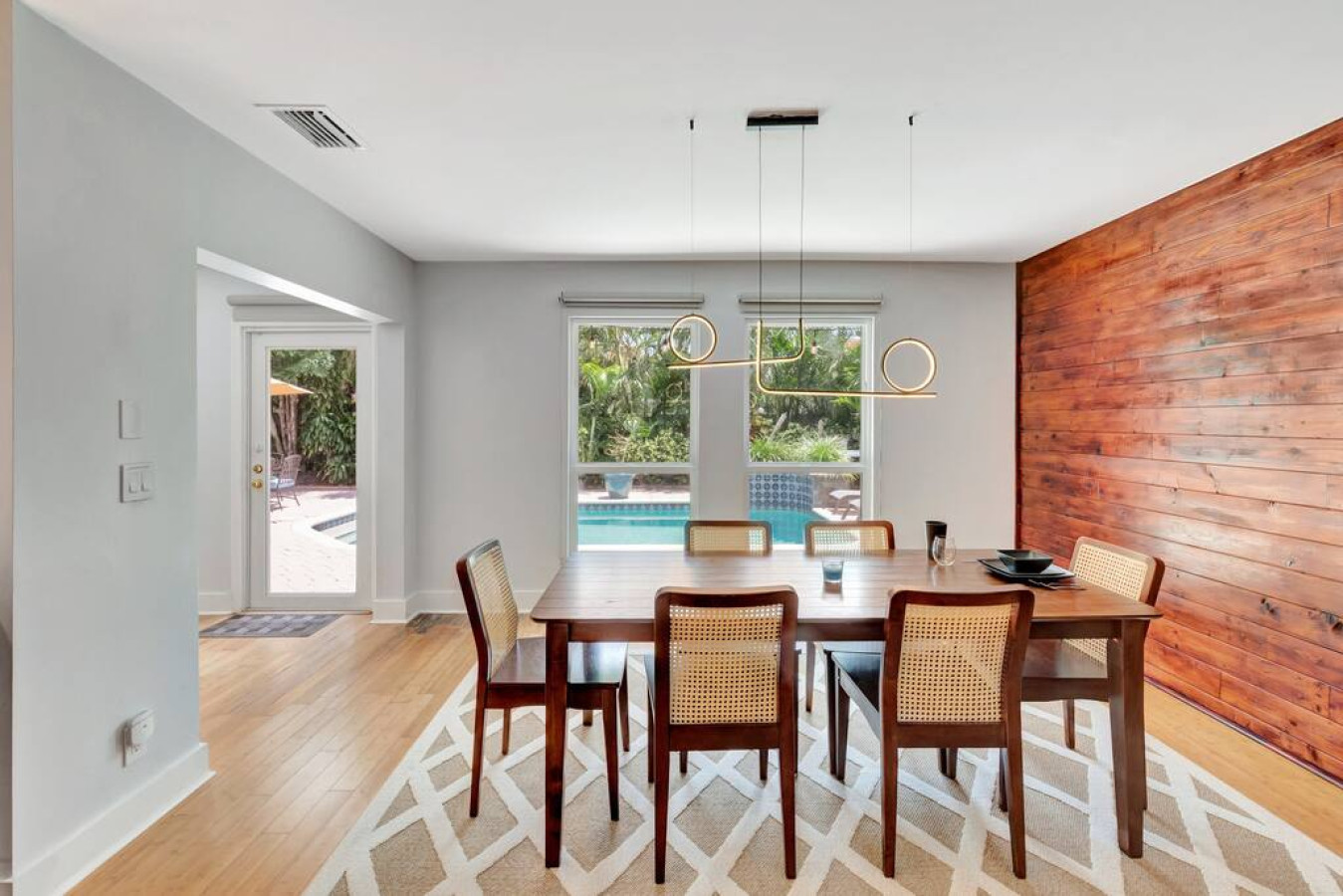 Sun filled dining area for vacation meals! Yum!