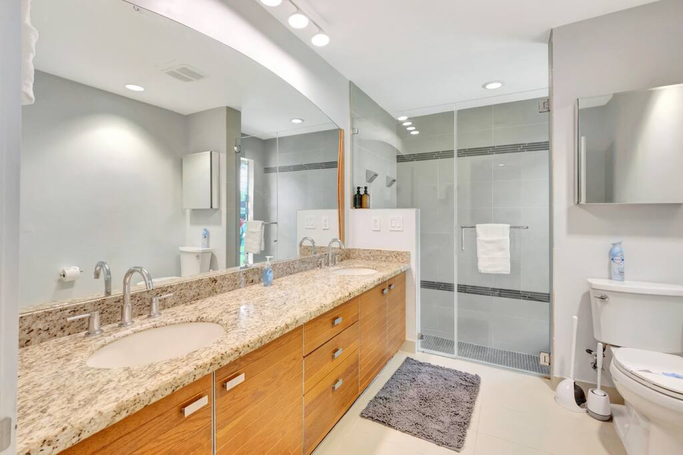 Spa vibes at home? Yes, please! This bathroom is my sanctuary. ✨