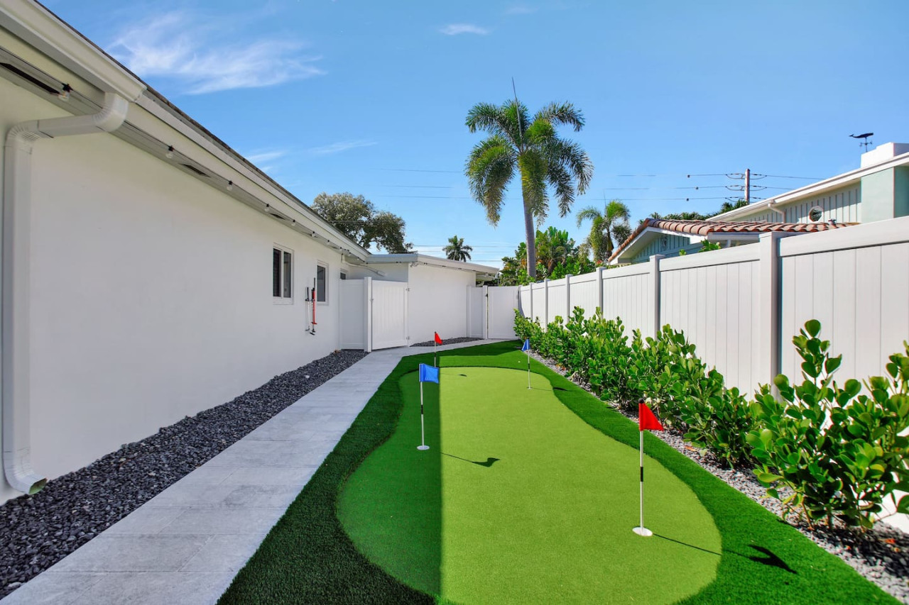 lakefront-family-fun-home-with-private-dock-3br-2b/