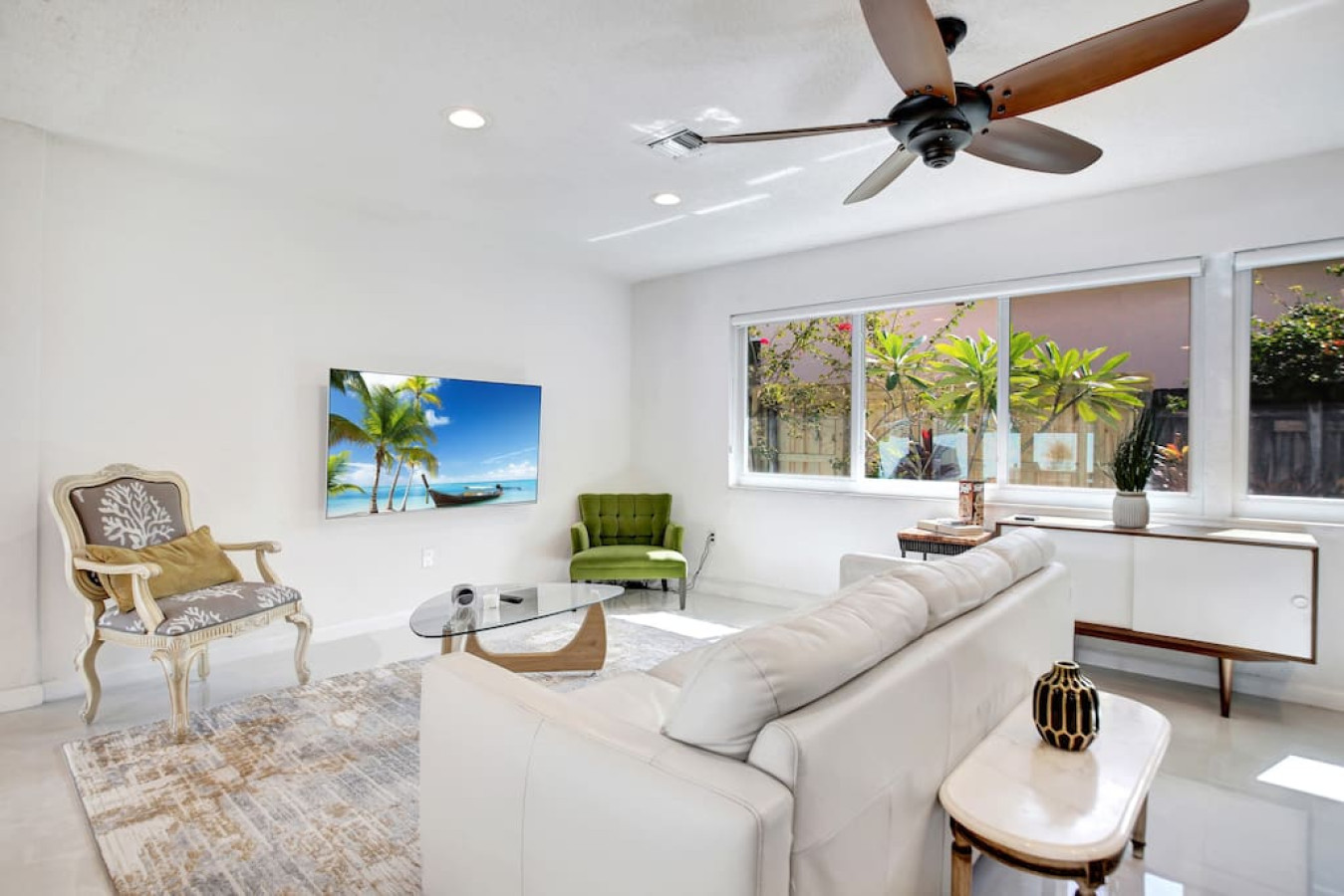 wilton-on-the-water-courtyard-and-heated-pool-42.5/