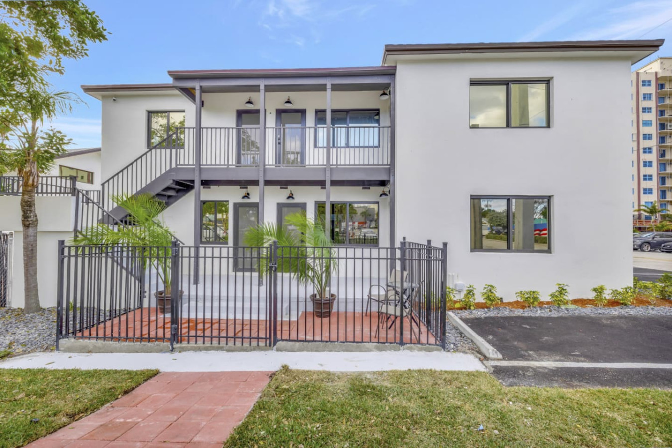 studio-right-off-las-olas-steps-to-ftl-beach-1b/