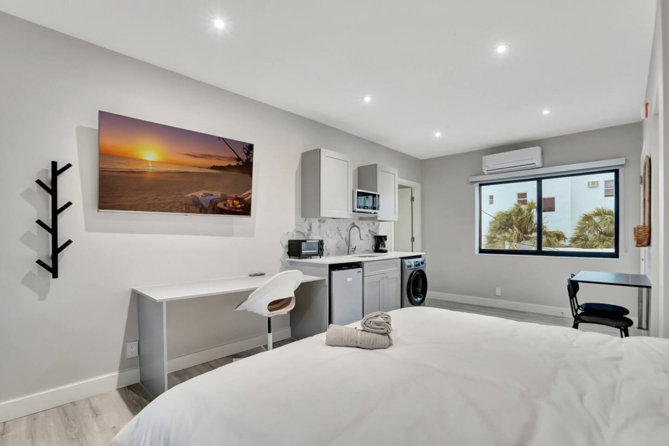 studio-right-off-las-olas-steps-to-ftl-beach-1b/