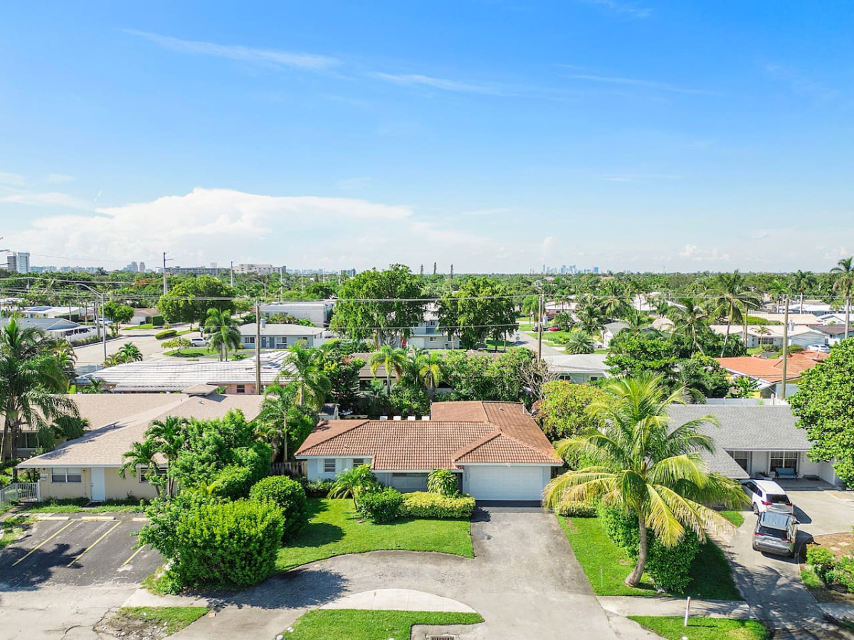 Charming Coral Ridge 2BR/2BA Near Beach + Pool - Fort Lauderdale