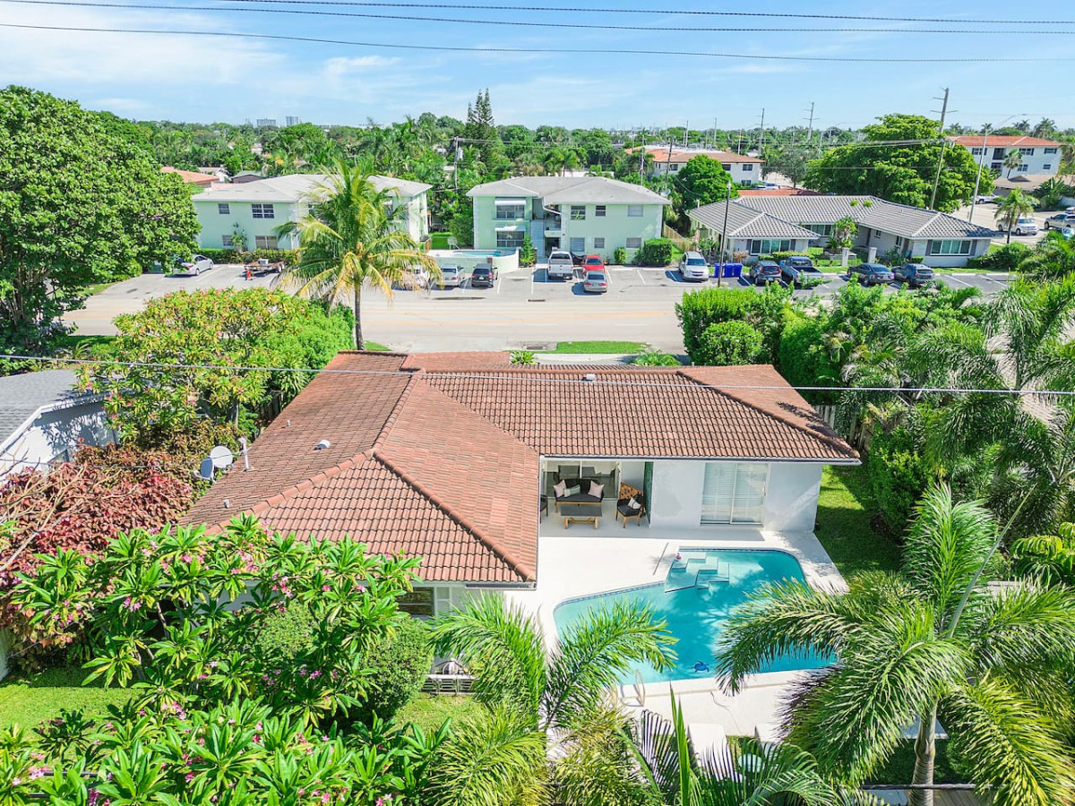 Charming Coral Ridge 2BR/2BA Near Beach + Pool - Fort Lauderdale