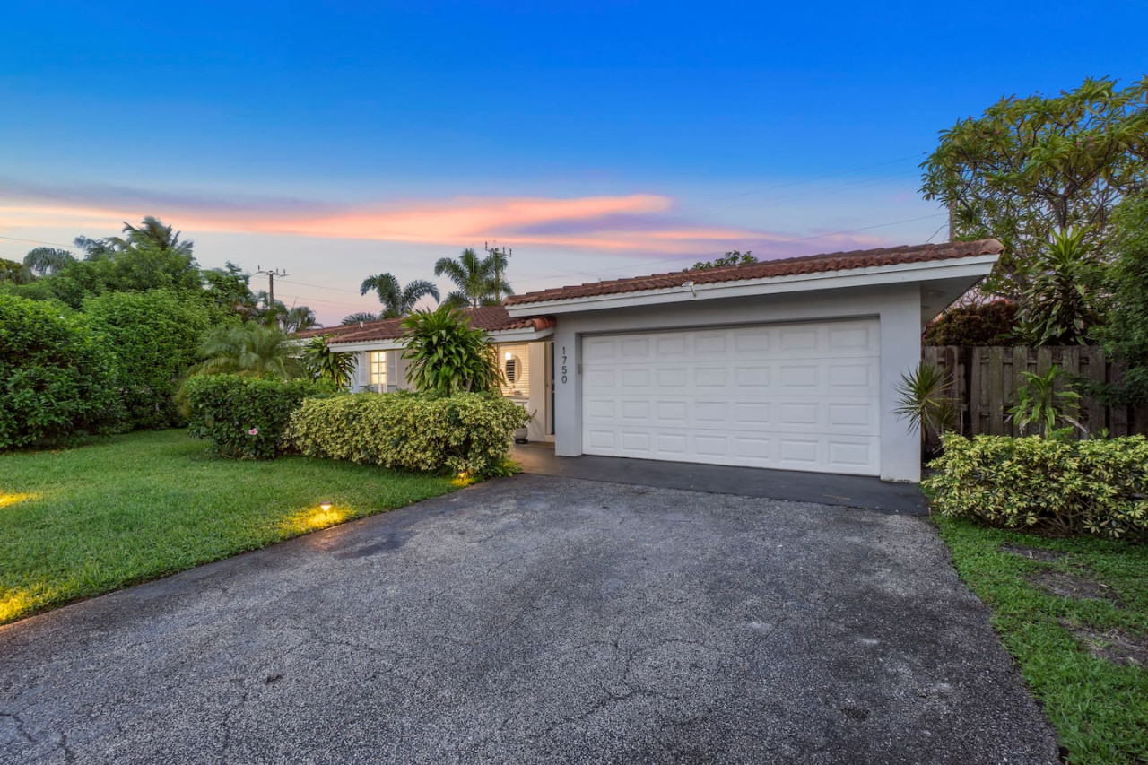 Charming Coral Ridge 2BR/2BA Near Beach + Pool - Fort Lauderdale