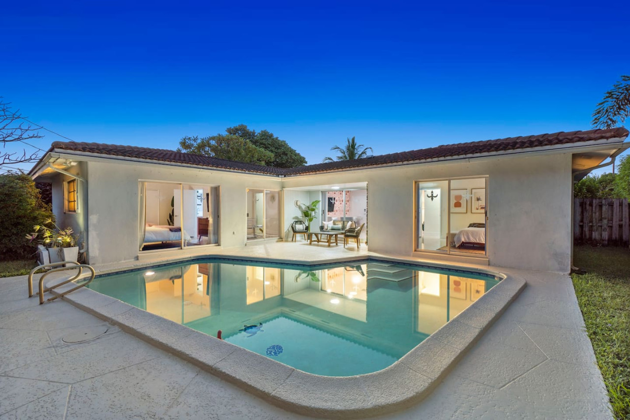 Charming Coral Ridge 2BR/2BA Near Beach + Pool - Fort Lauderdale