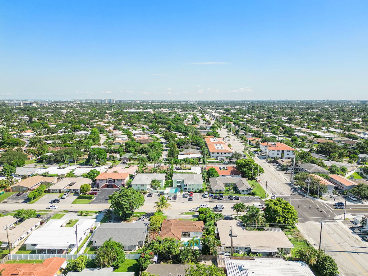 Charming Coral Ridge 2BR/2BA Near Beach + Pool - Fort Lauderdale