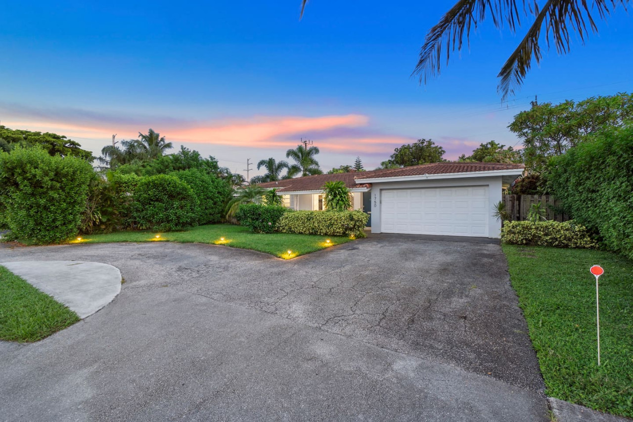 Charming Coral Ridge 2BR/2BA Near Beach + Pool - Fort Lauderdale
