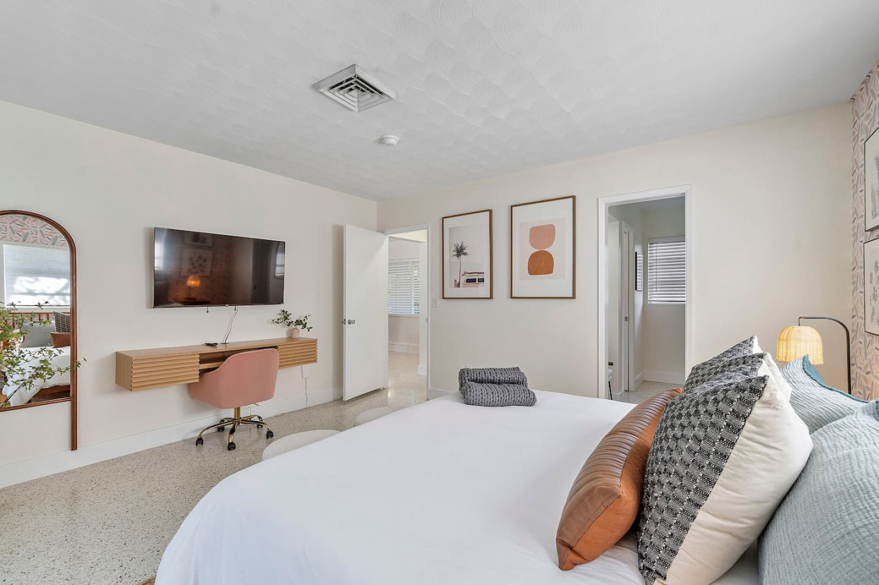 Charming Coral Ridge 2BR/2BA Near Beach + Pool - Fort Lauderdale