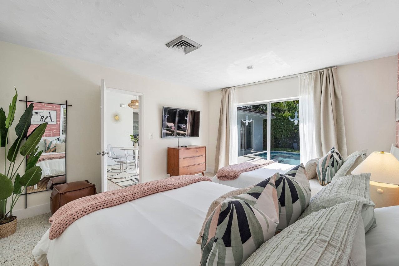 Charming Coral Ridge 2BR/2BA Near Beach + Pool - Fort Lauderdale