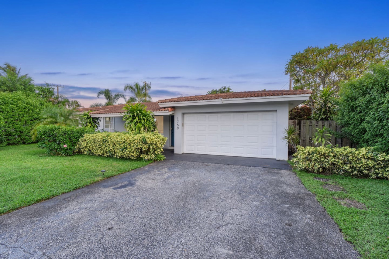 Charming Coral Ridge 2BR/2BA Near Beach + Pool - Fort Lauderdale