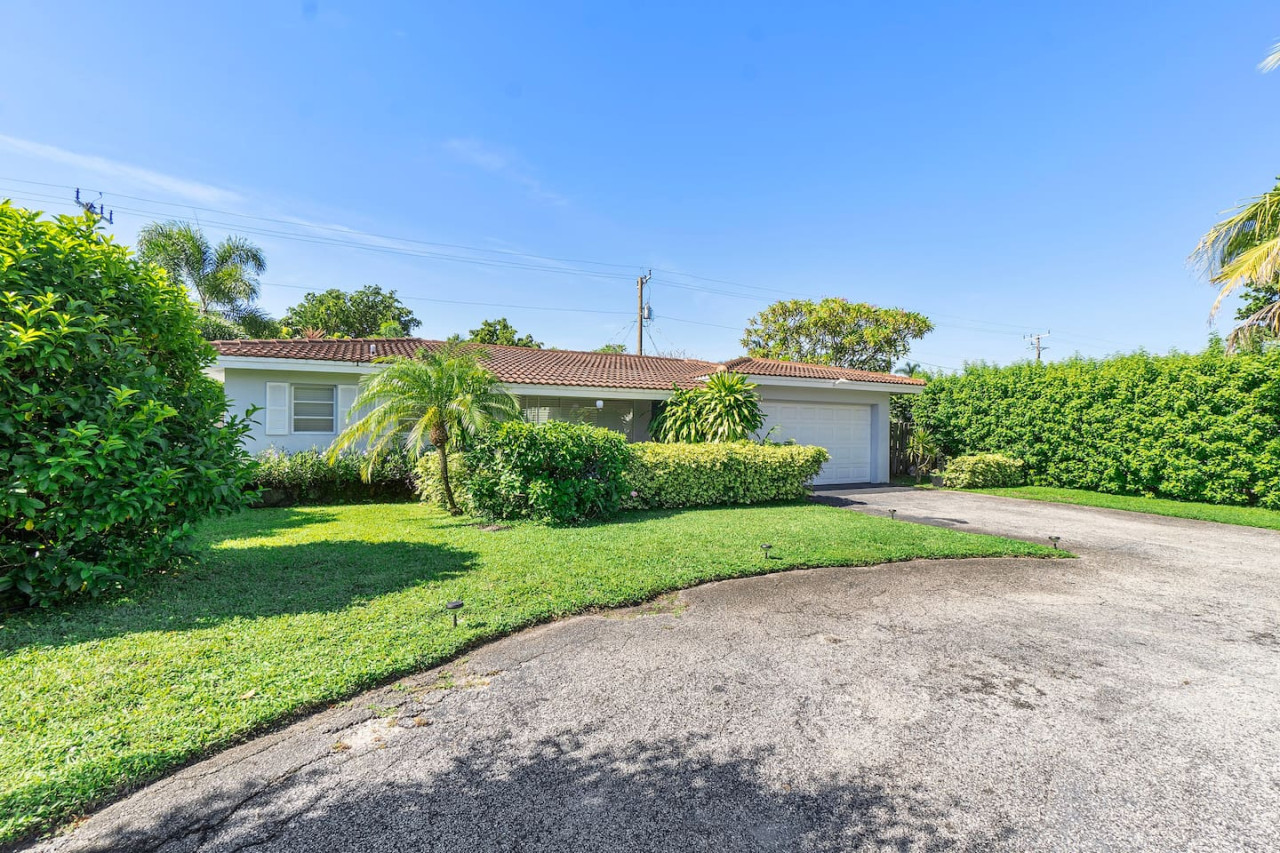 Charming Coral Ridge 2BR/2BA Near Beach + Pool - Fort Lauderdale