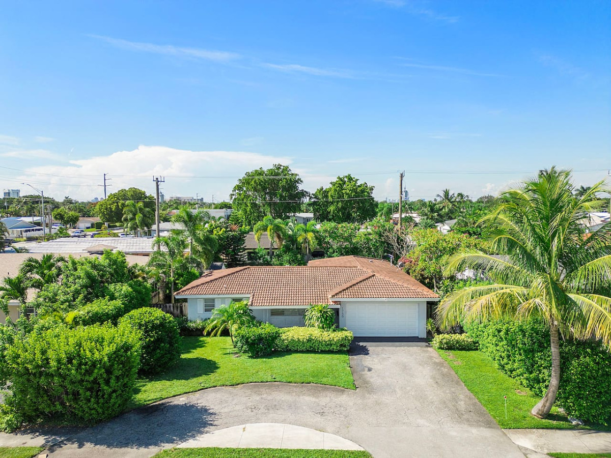 Charming Coral Ridge 2BR/2BA Near Beach + Pool - Fort Lauderdale