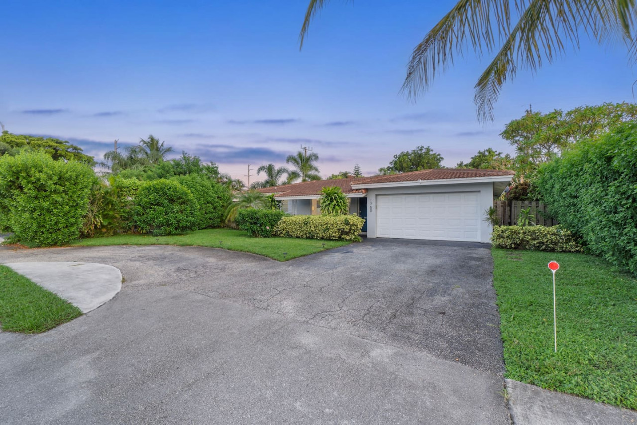 Charming Coral Ridge 2BR/2BA Near Beach + Pool - Fort Lauderdale