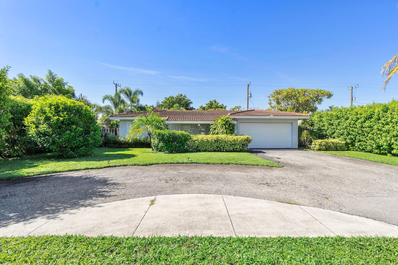 Charming Coral Ridge 2BR/2BA Near Beach + Pool - Fort Lauderdale