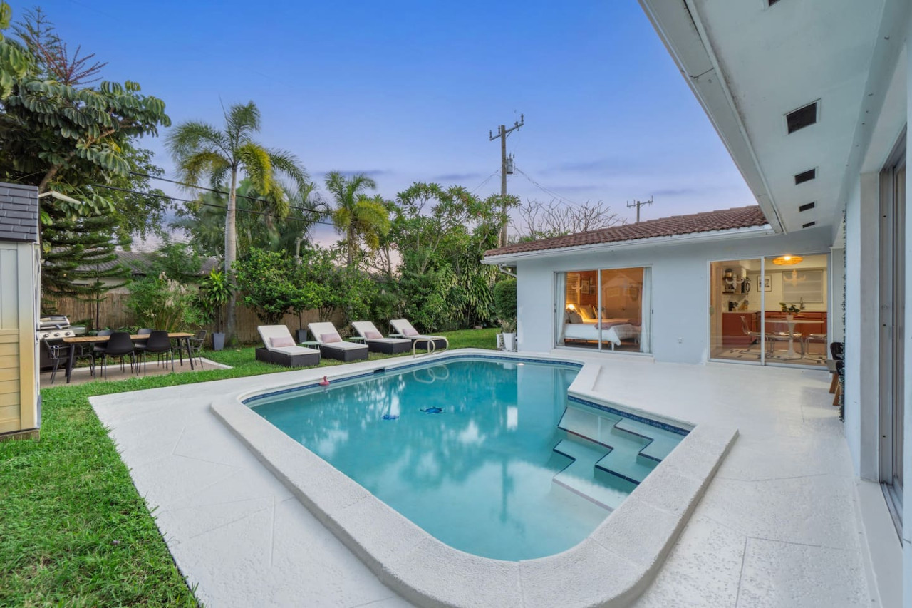 Charming Coral Ridge 2BR/2BA Near Beach + Pool - Fort Lauderdale