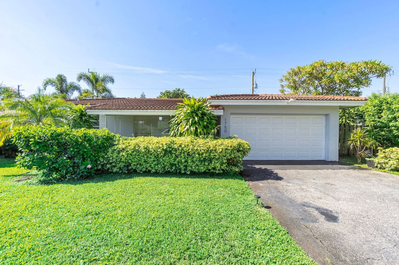 Charming Coral Ridge 2BR/2BA Near Beach + Pool - Fort Lauderdale