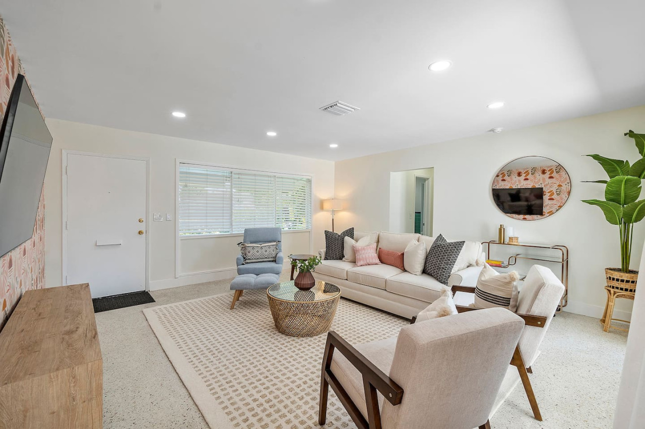 Charming Coral Ridge 2BR/2BA Near Beach + Pool - Fort Lauderdale