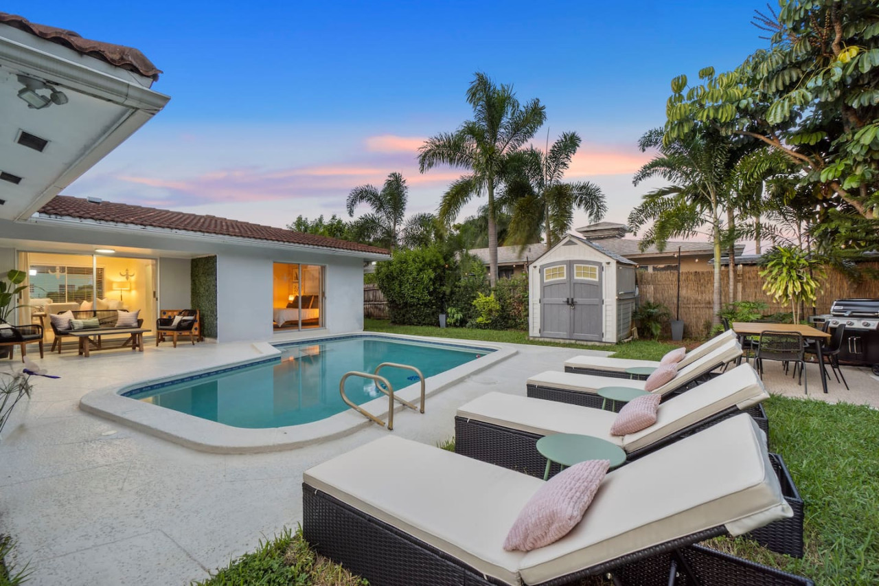 Charming Coral Ridge 2BR/2BA Near Beach + Pool - Fort Lauderdale