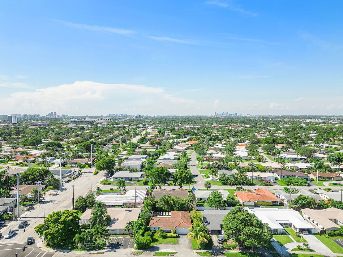 Charming Coral Ridge 2BR/2BA Near Beach + Pool - Fort Lauderdale