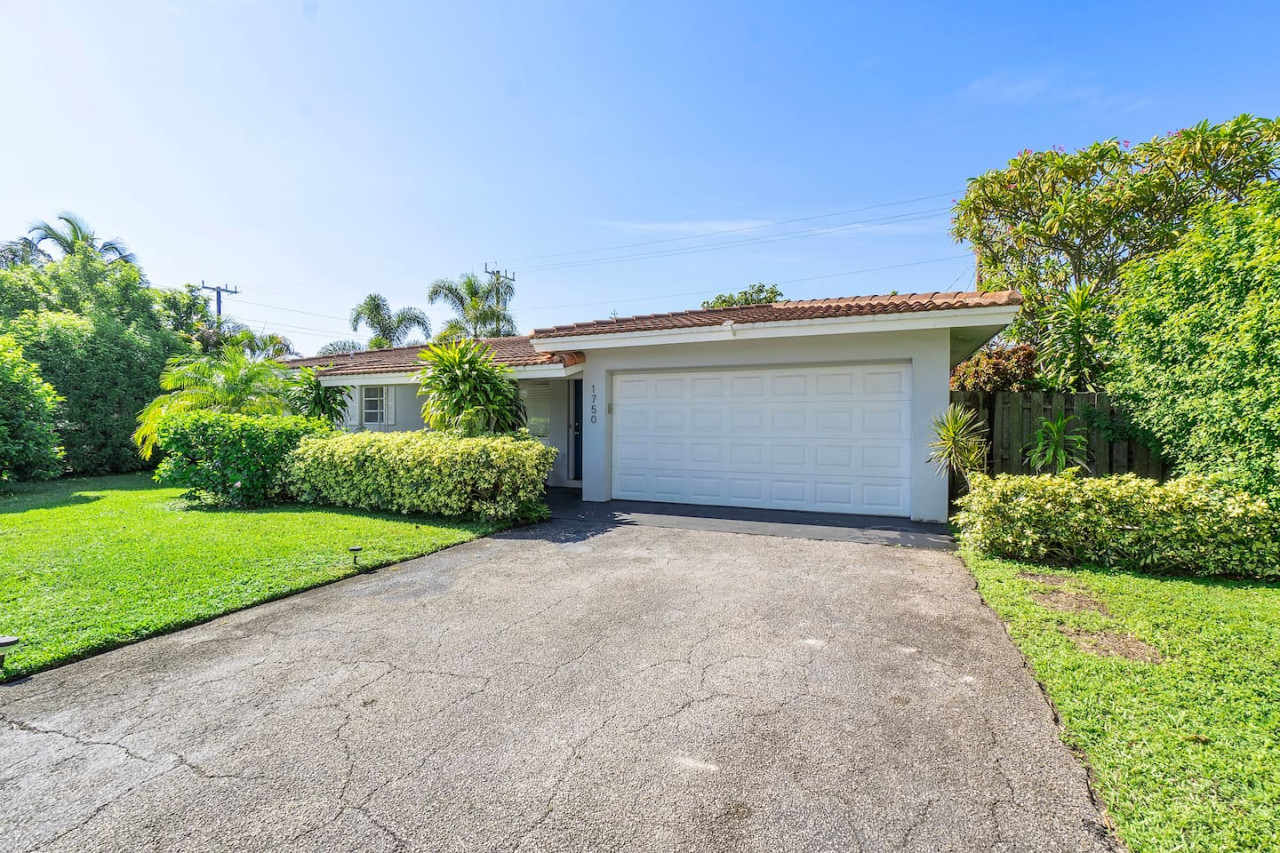 Charming Coral Ridge 2BR/2BA Near Beach + Pool - Fort Lauderdale