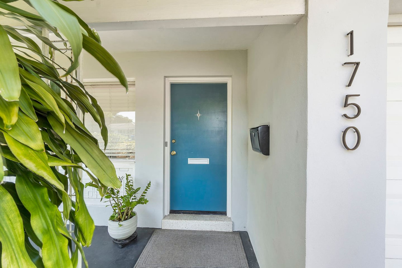 Charming Coral Ridge 2BR/2BA Near Beach + Pool - Fort Lauderdale