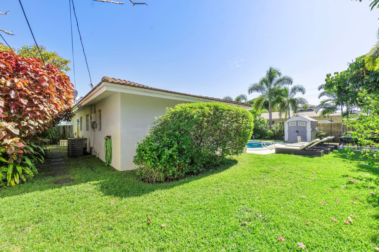 Charming Coral Ridge 2BR/2BA Near Beach + Pool - Fort Lauderdale