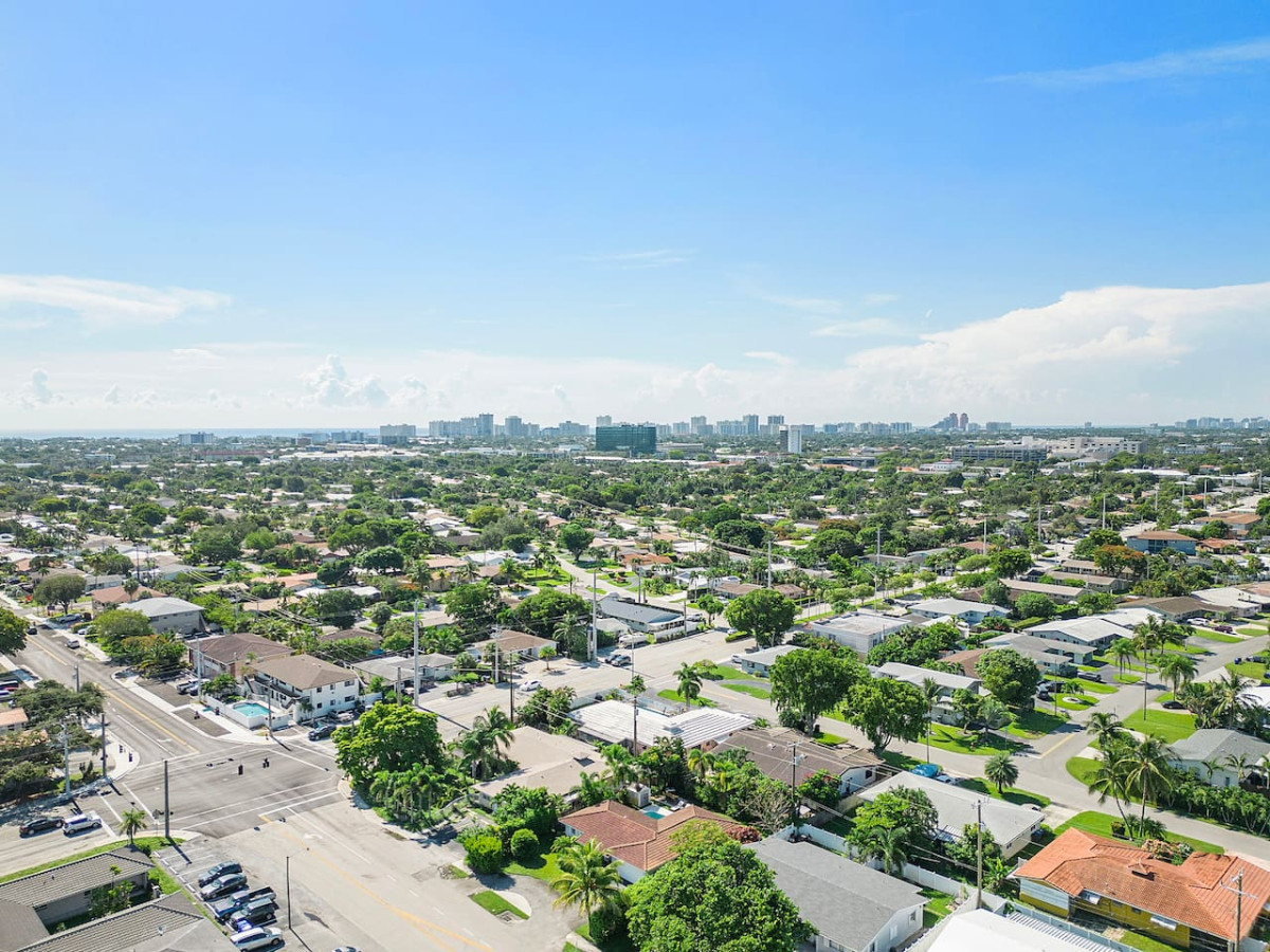 Charming Coral Ridge 2BR/2BA Near Beach + Pool - Fort Lauderdale
