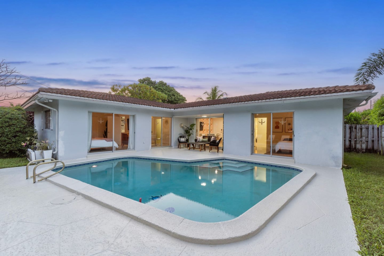 Charming Coral Ridge 2BR/2BA Near Beach + Pool - Fort Lauderdale