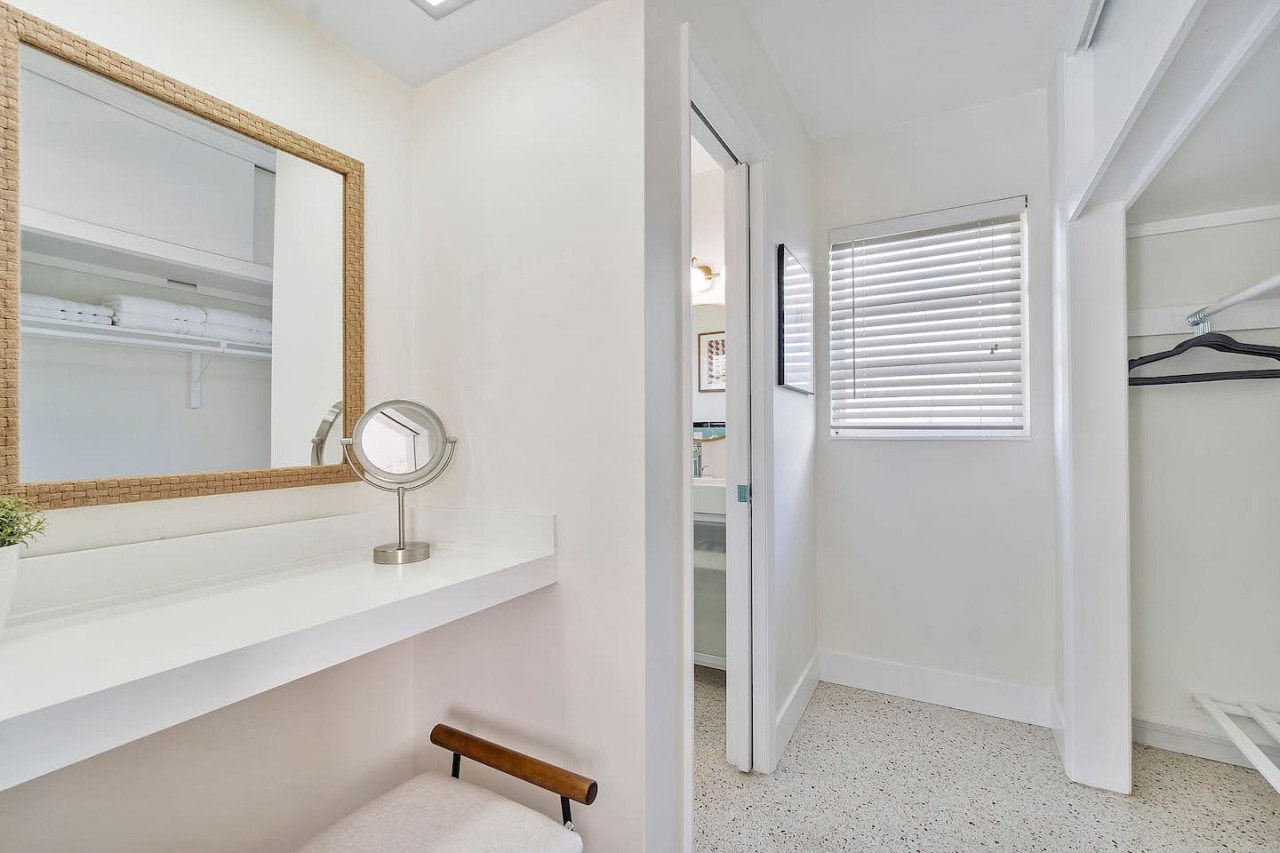 Charming Coral Ridge 2BR/2BA Near Beach + Pool - Fort Lauderdale