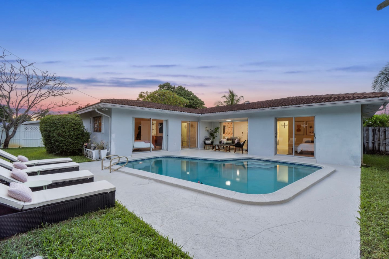 Charming Coral Ridge 2BR/2BA Near Beach + Pool - Fort Lauderdale