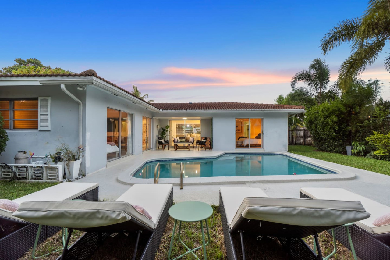 Charming Coral Ridge 2BR/2BA Near Beach + Pool - Fort Lauderdale