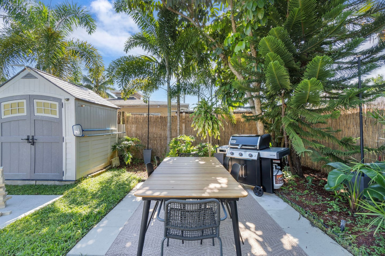 Charming Coral Ridge 2BR/2BA Near Beach + Pool - Fort Lauderdale