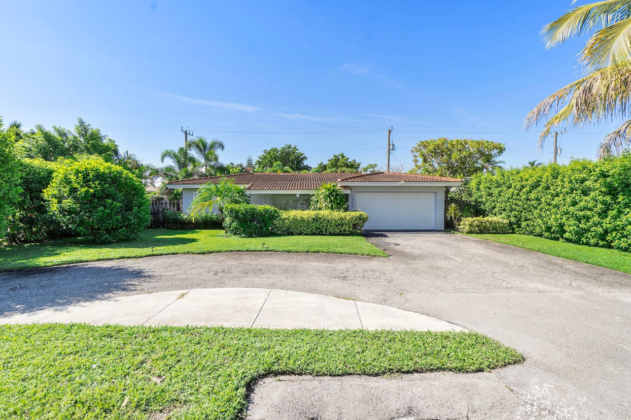 Charming Coral Ridge 2BR/2BA Near Beach + Pool - Fort Lauderdale
