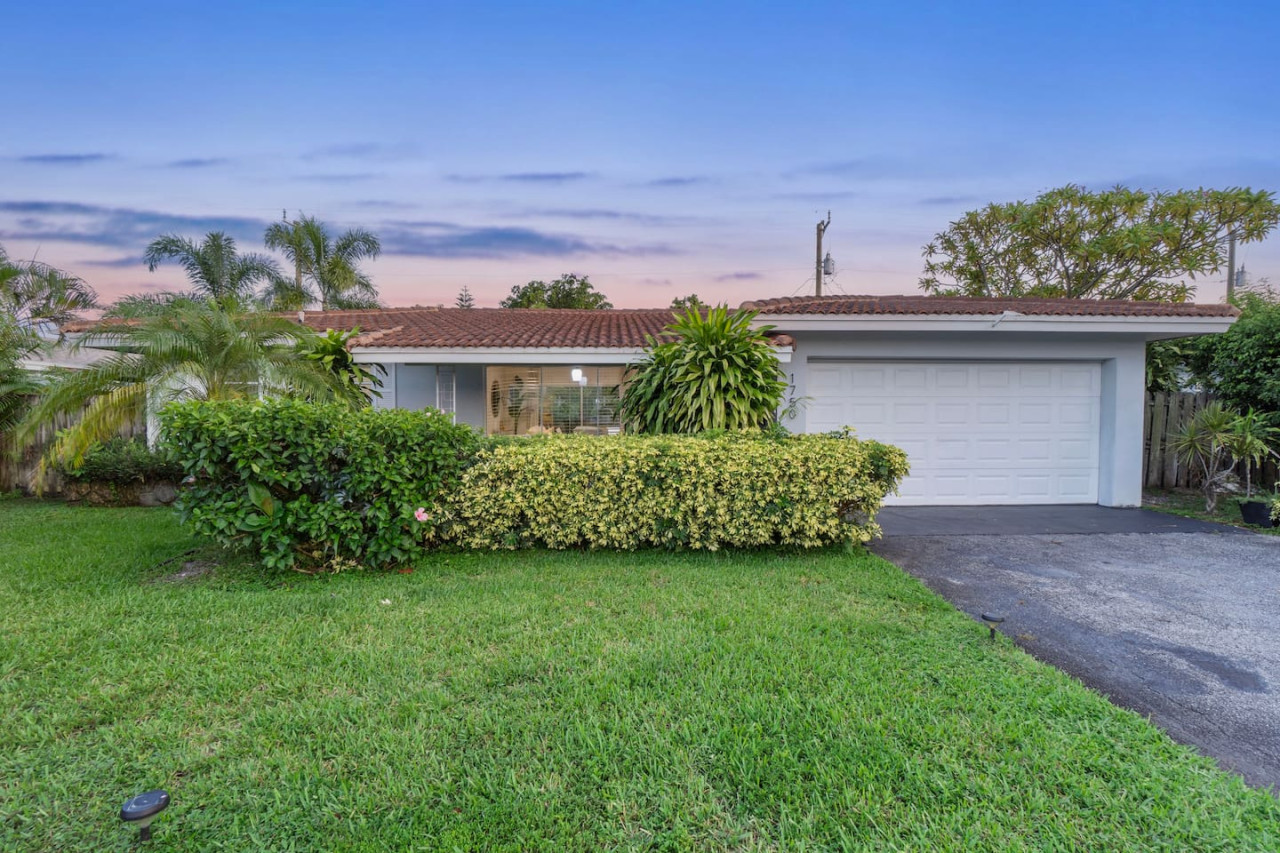 Charming Coral Ridge 2BR/2BA Near Beach + Pool - Fort Lauderdale