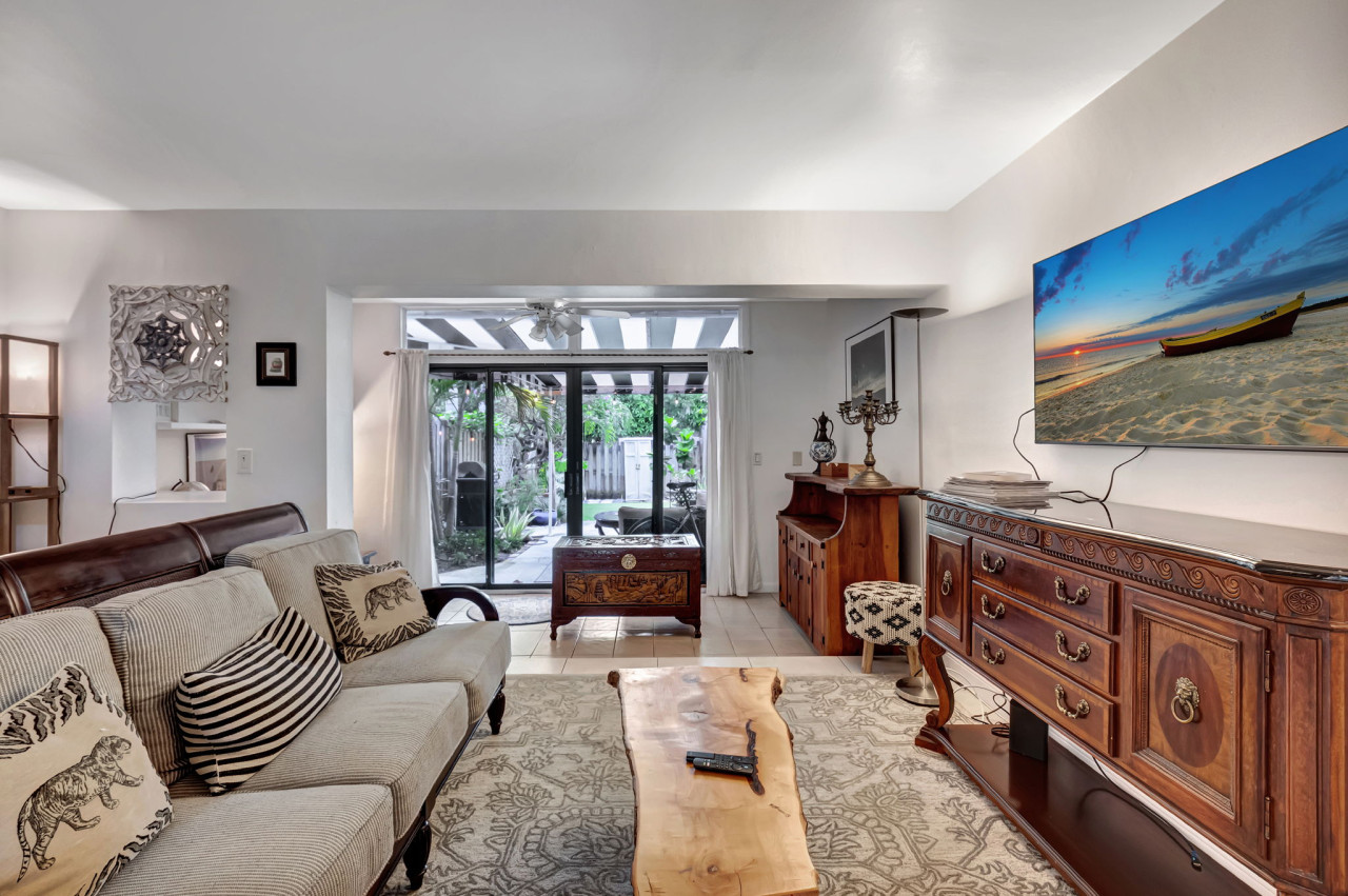 Magnificent Beach Townhome Steps from Atlantic Ave