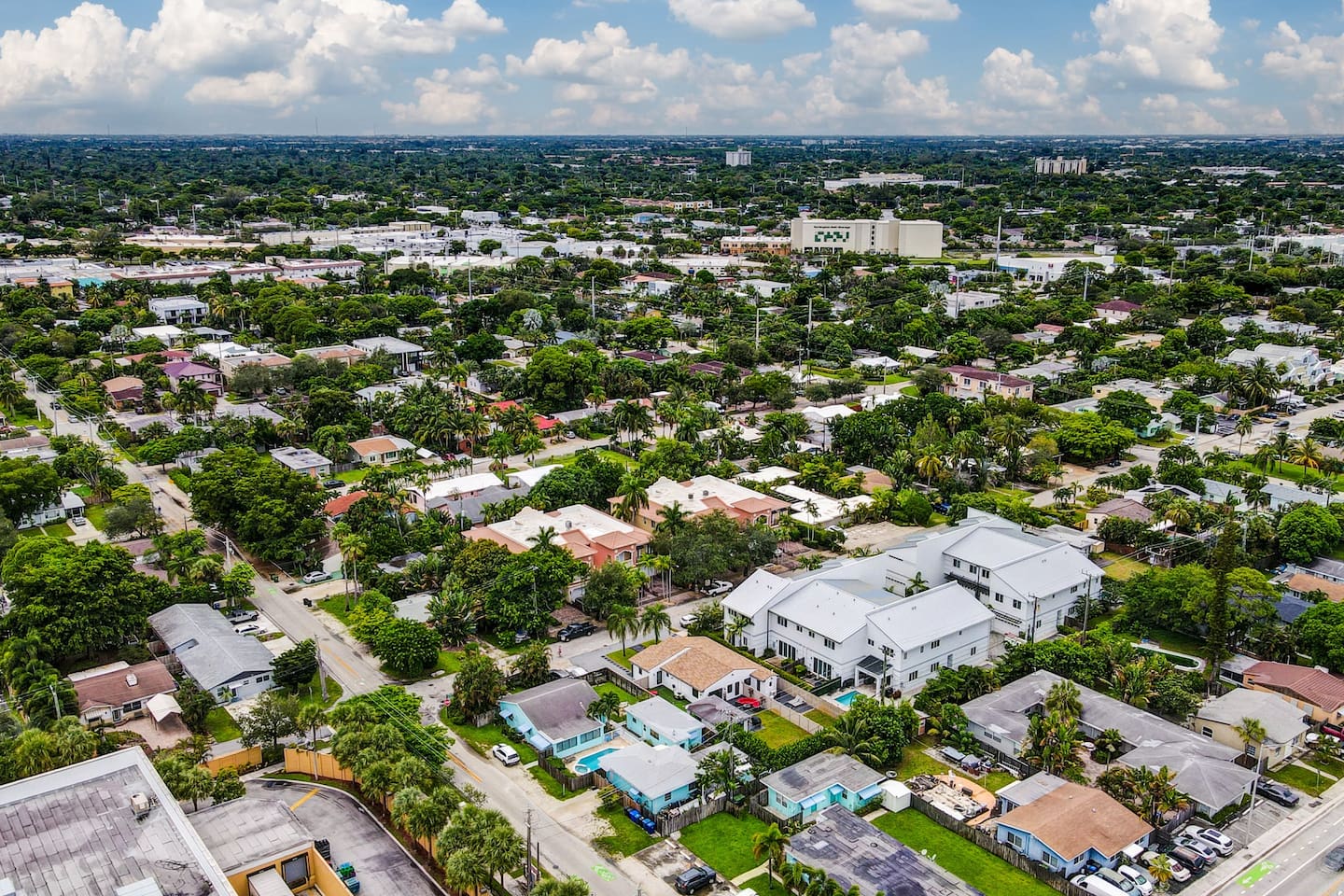 Contemporary 3BR 3 BA Duplex, Amazing Outdoor Area - Fort Lauderdale