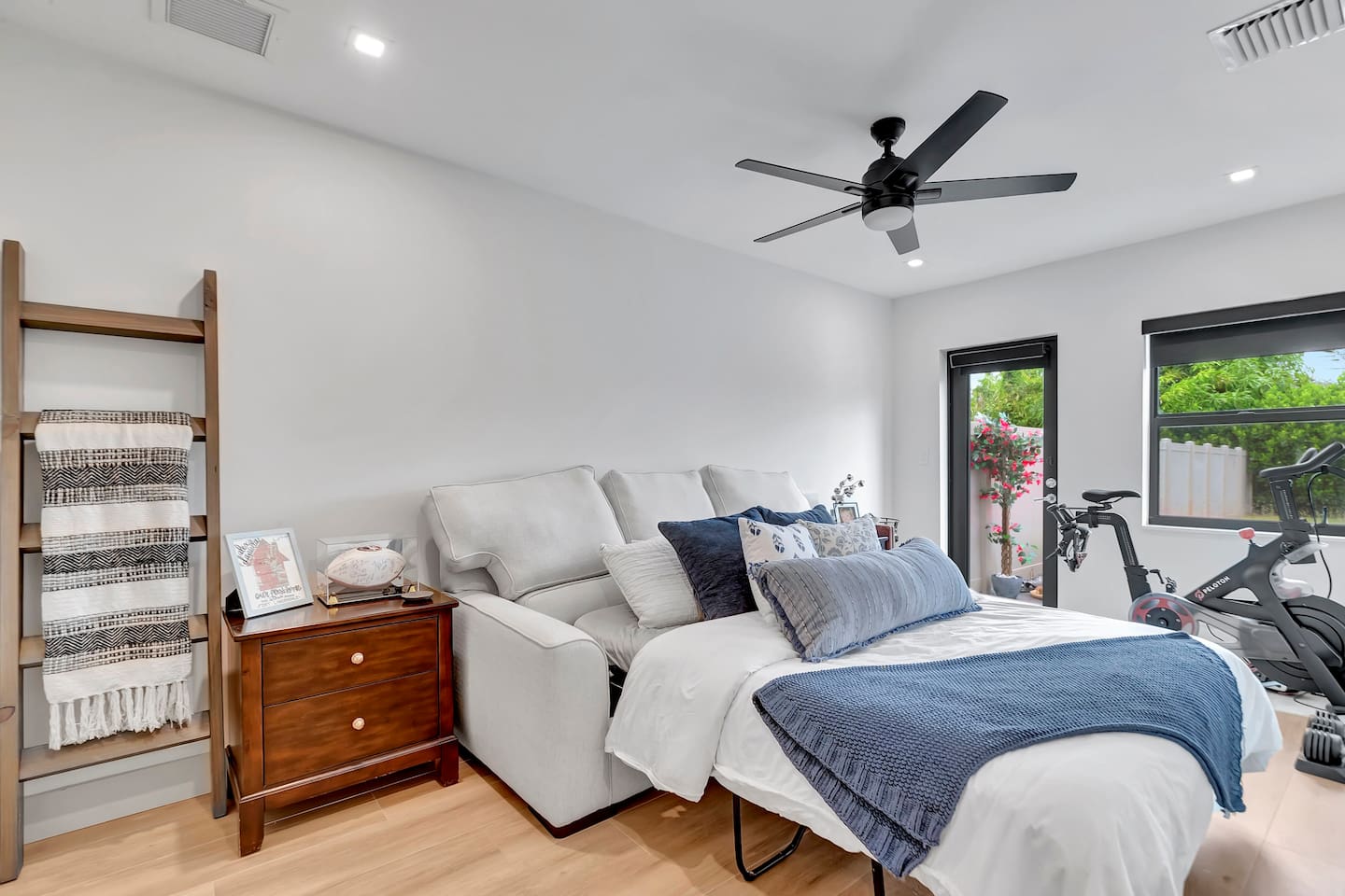 Contemporary 3BR 3 BA Duplex, Amazing Outdoor Area - Fort Lauderdale