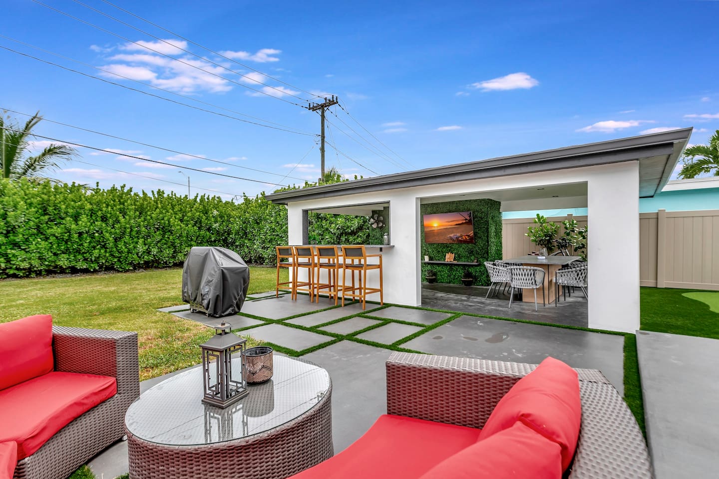 Contemporary 3BR 3 BA Duplex, Amazing Outdoor Area - Fort Lauderdale