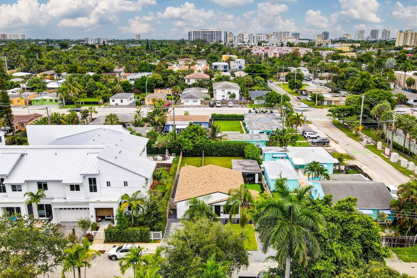 Contemporary 3BR 3 BA Duplex, Amazing Outdoor Area - Fort Lauderdale