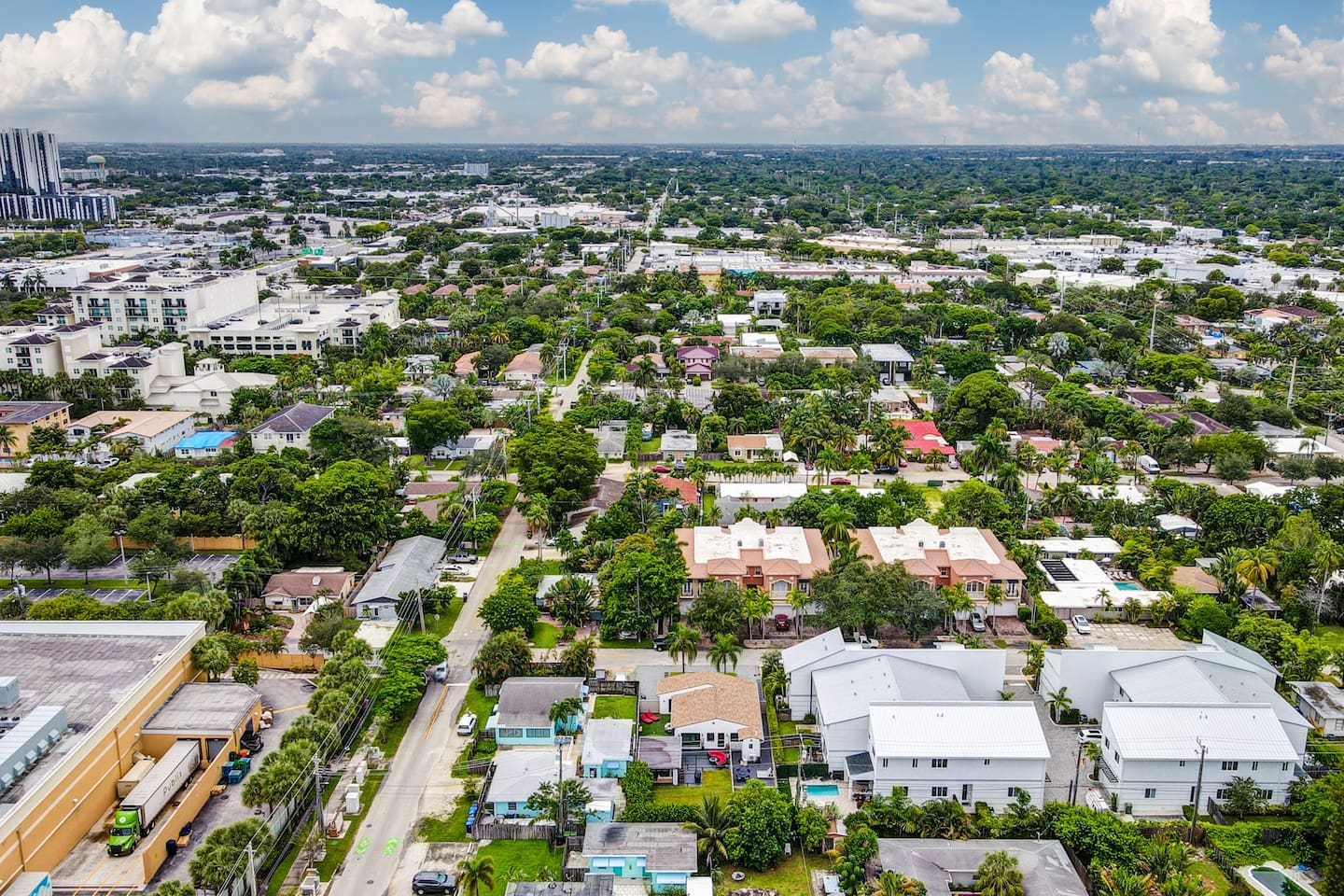 Contemporary 3BR 3 BA Duplex, Amazing Outdoor Area - Fort Lauderdale