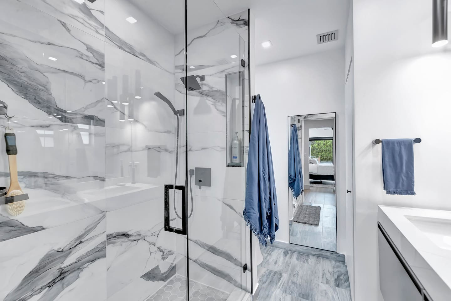 Contemporary 3BR 3 BA Duplex, Amazing Outdoor Area - Fort Lauderdale