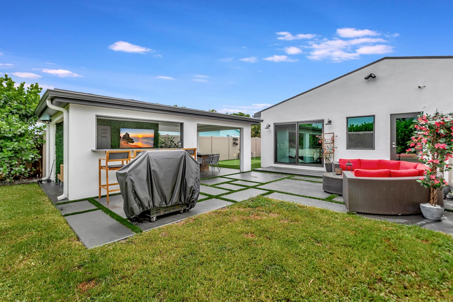Contemporary 3BR 3 BA Duplex, Amazing Outdoor Area - Fort Lauderdale