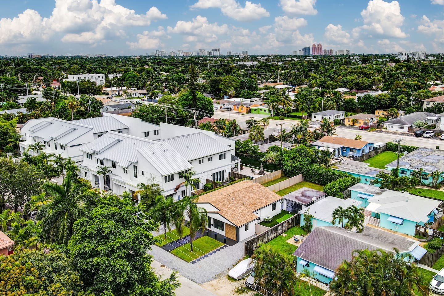 Contemporary 3BR 3 BA Duplex, Amazing Outdoor Area - Fort Lauderdale