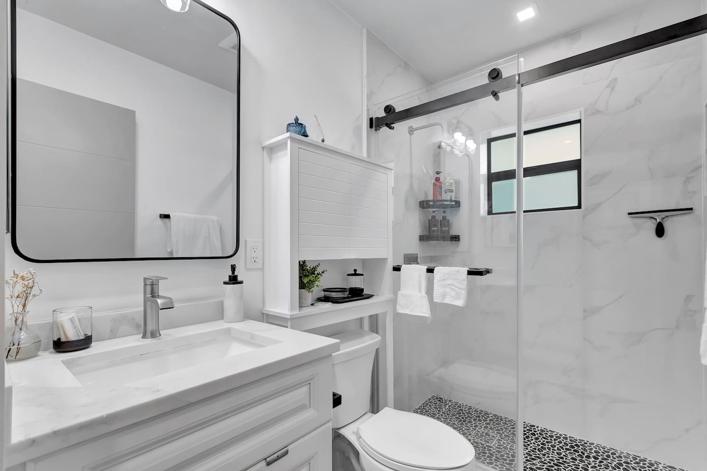 Contemporary 3BR 3 BA Duplex, Amazing Outdoor Area - Fort Lauderdale