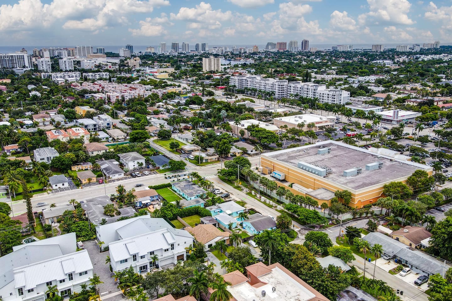 Contemporary 3BR 3 BA Duplex, Amazing Outdoor Area - Fort Lauderdale