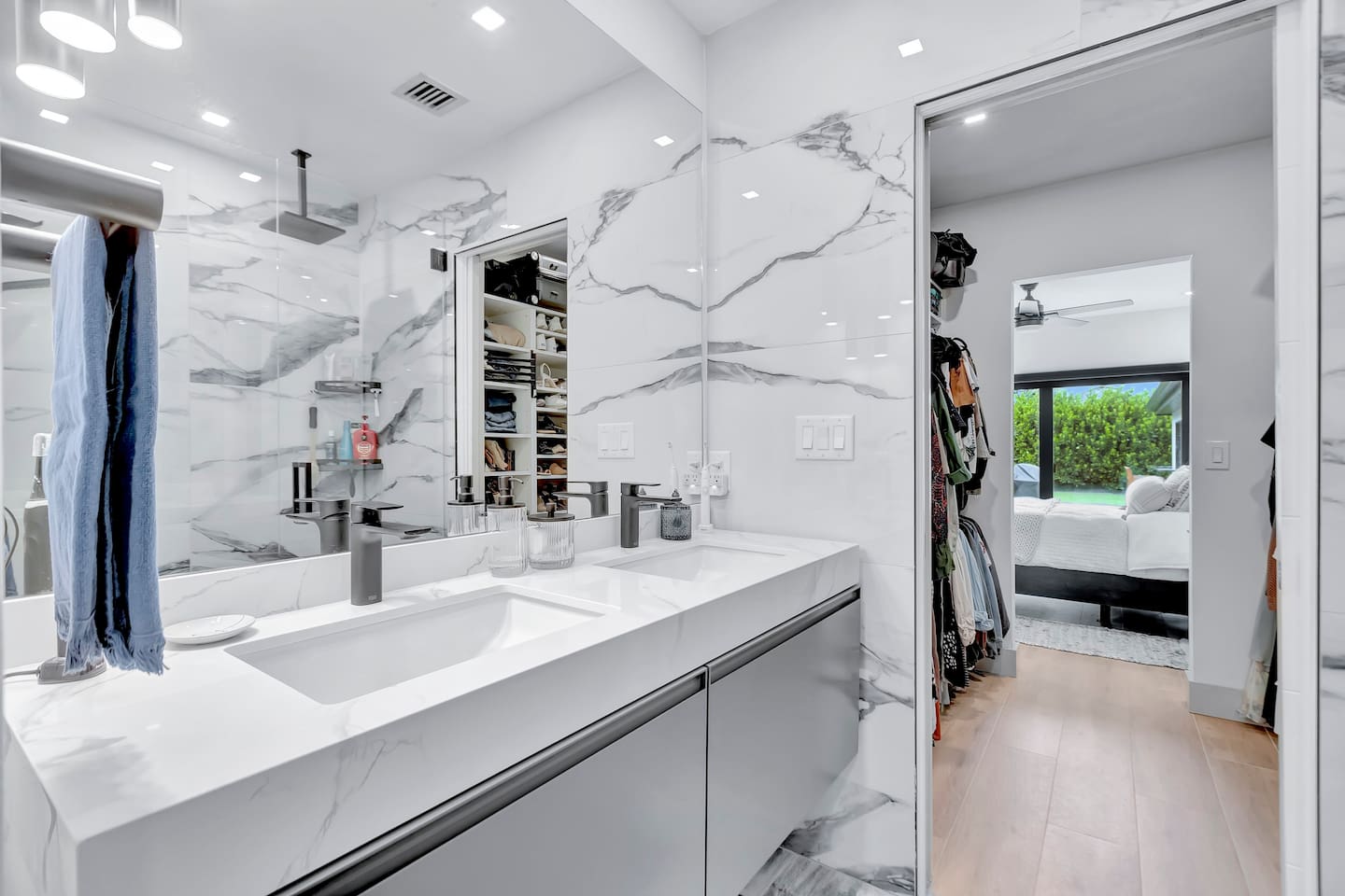 Contemporary 3BR 3 BA Duplex, Amazing Outdoor Area - Fort Lauderdale