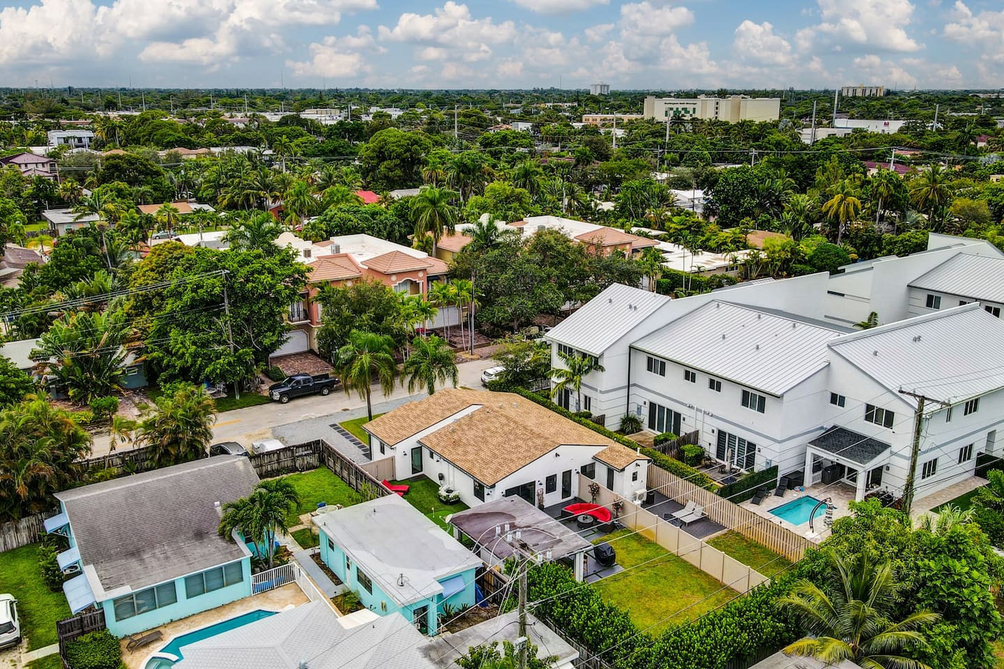 Contemporary 3BR 3 BA Duplex, Amazing Outdoor Area - Fort Lauderdale