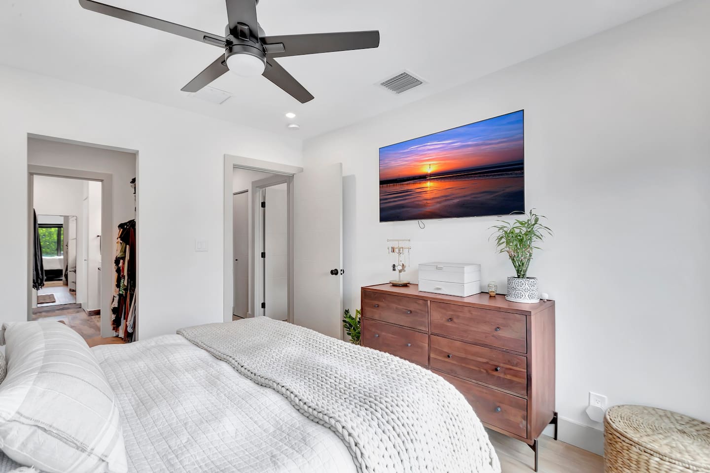 Contemporary 3BR 3 BA Duplex, Amazing Outdoor Area - Fort Lauderdale