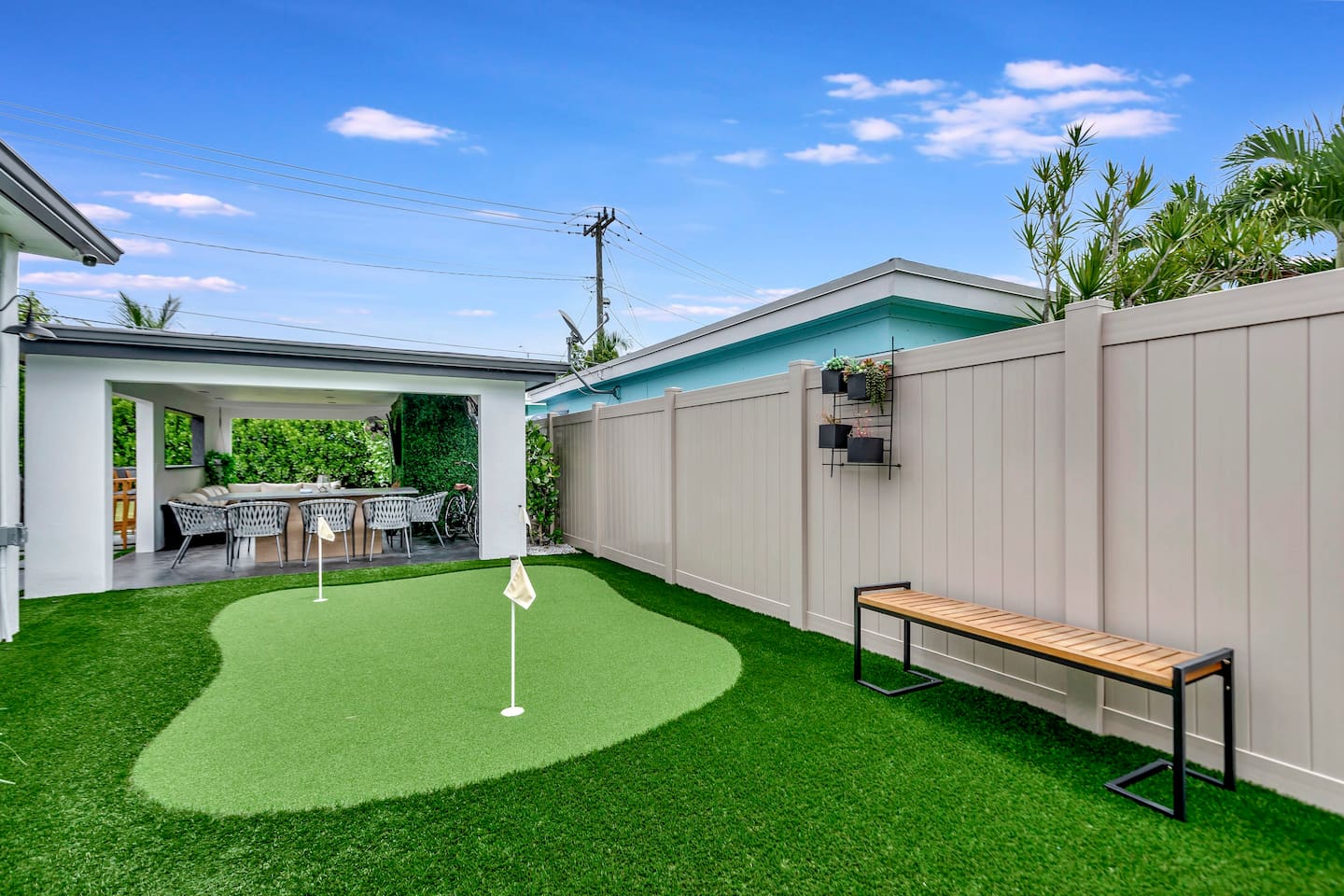 Contemporary 3BR 3 BA Duplex, Amazing Outdoor Area - Fort Lauderdale